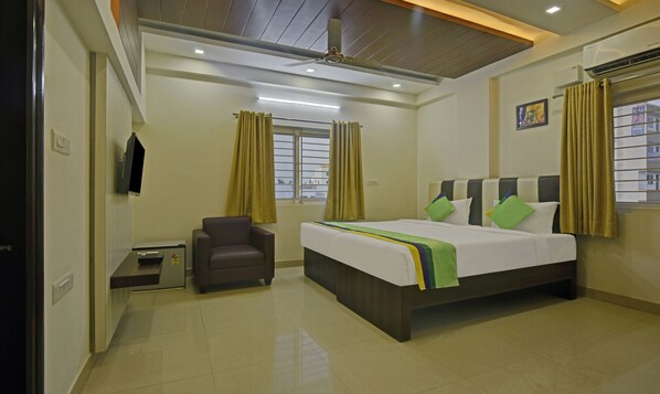 Standard Double Room | Desk, iron/ironing board, free WiFi, bed sheets