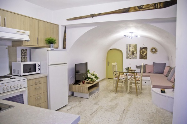 Cozy Apartment for 8,Areopoli,Mani,Near Amenities