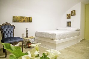 1 bedroom, in-room safe, iron/ironing board, free WiFi