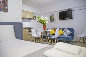 1 dormitori, caixa forta a l'habitació i planxa i posts de planxar 