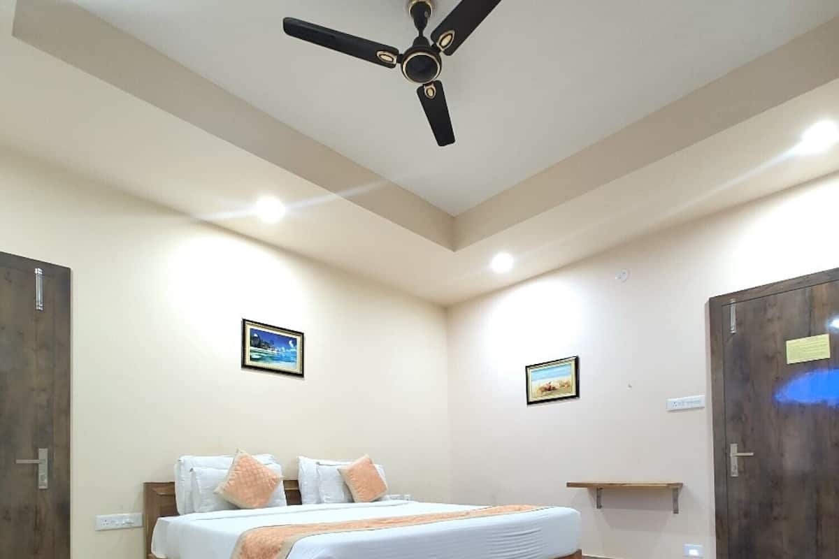 Egyptian cotton sheets, premium bedding, memory-foam beds, in-room safe