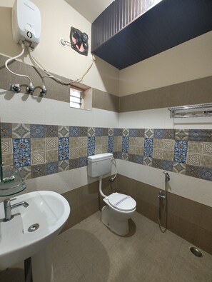 Deluxe Double Room, Multiple Beds, City View | Egyptian cotton sheets, premium bedding, memory-foam beds, in-room safe