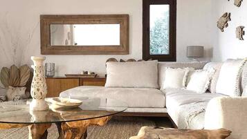 TV connectée, cheminée, espaces bureaux, imprimantes