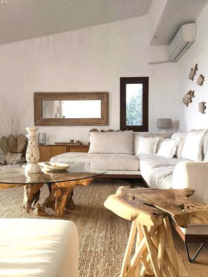 Smart TV, fireplace, offices, printers