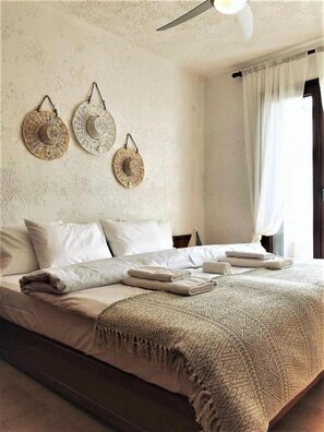 6 bedrooms, desk, iron/ironing board, free WiFi