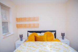 2 habitaciones, tabla de planchar con plancha, wifi y ropa de cama 