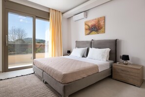 4 chambres, coffres-forts dans les chambres, fer et planche à repasser