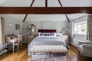 4 Schlafzimmer, Schreibtisch, Bügeleisen/Bügelbrett, Reisekinderbett