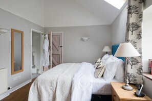 4 Schlafzimmer, Schreibtisch, Bügeleisen/Bügelbrett, Reisekinderbett