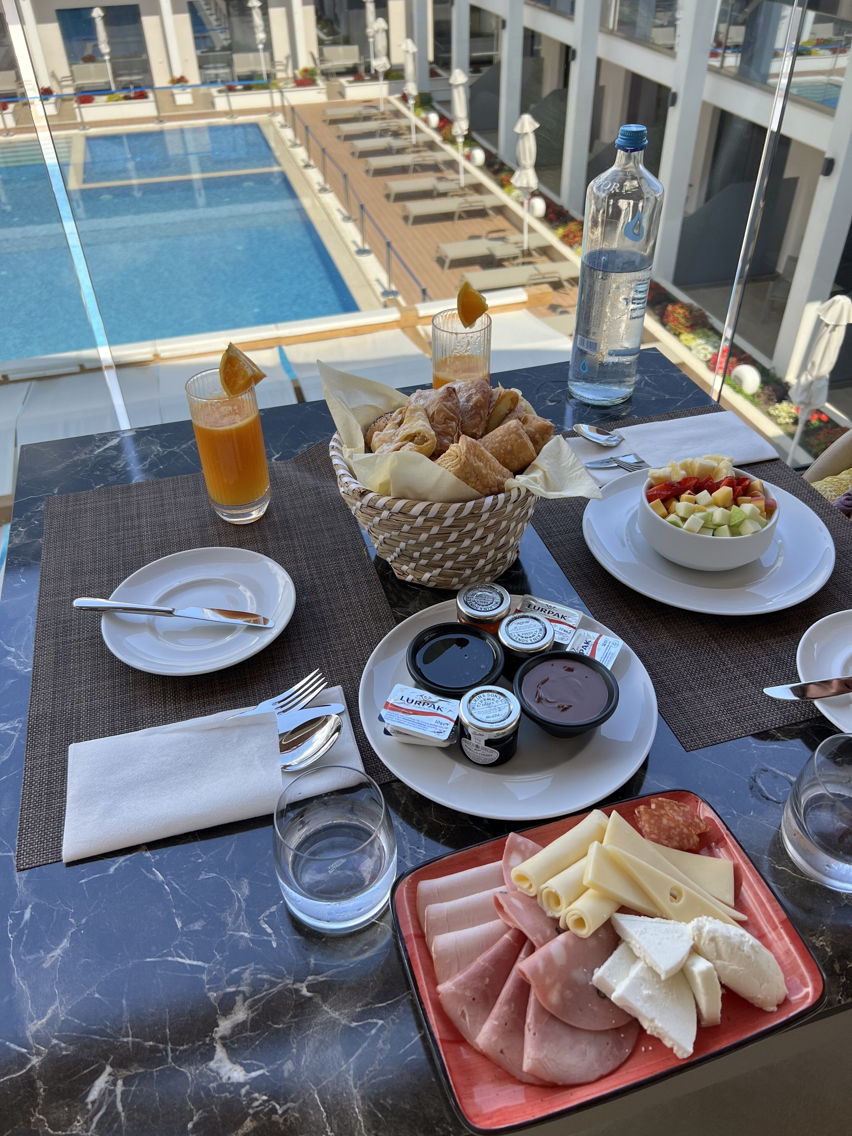 Free daily buffet breakfast