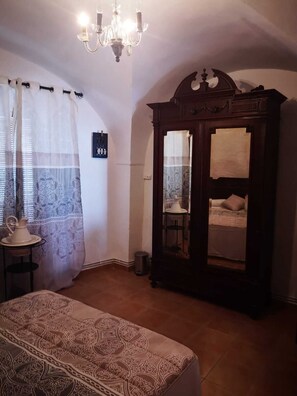 4 chambres, fer et planche à repasser, Wi-Fi, draps fournis