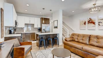 TV, fireplace, offices