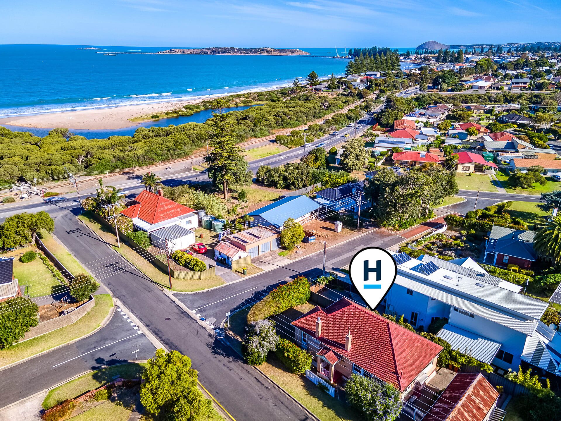 Grace Cottage - 43 The Crescent-Pet FriendlyFenced