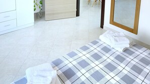 A bedroom with a bed, a wardrobe, a mirror, and a view into the kitchen. - Anna's HOUSE - Solarium Terrace (Pizzo)
