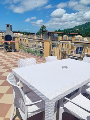 تناول الطعام بالخارج