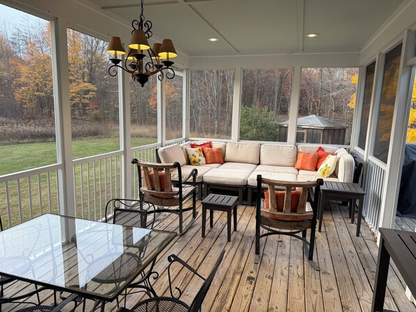 Smart TV, fireplace, DVD player, books