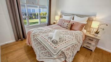2 bedrooms, iron/ironing board, free WiFi, bed sheets
