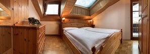 3 bedrooms, internet, bed sheets