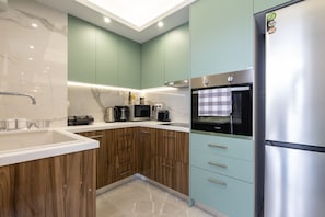 Appartement Supérieur, 3 chambres, balcon, vue ville | Cuisine privée