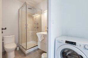 Shower, hair dryer, towels