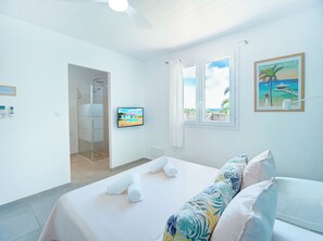 2 bedrooms, in-room safe, desk, iron/ironing board