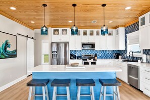 Fridge, microwave, oven, dishwasher - Reduced Rate! Free Bird *Private Elevator* (Gulf Shores)