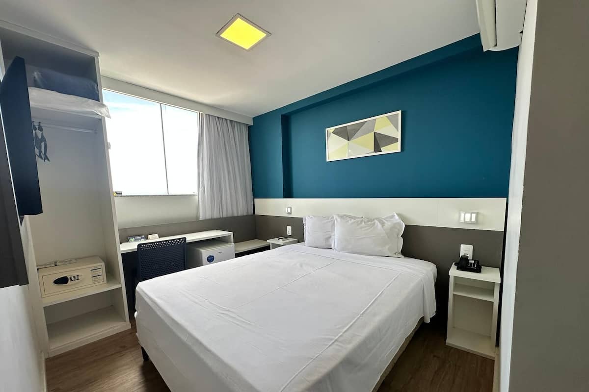 Minibar, desk, free WiFi, bed sheets
