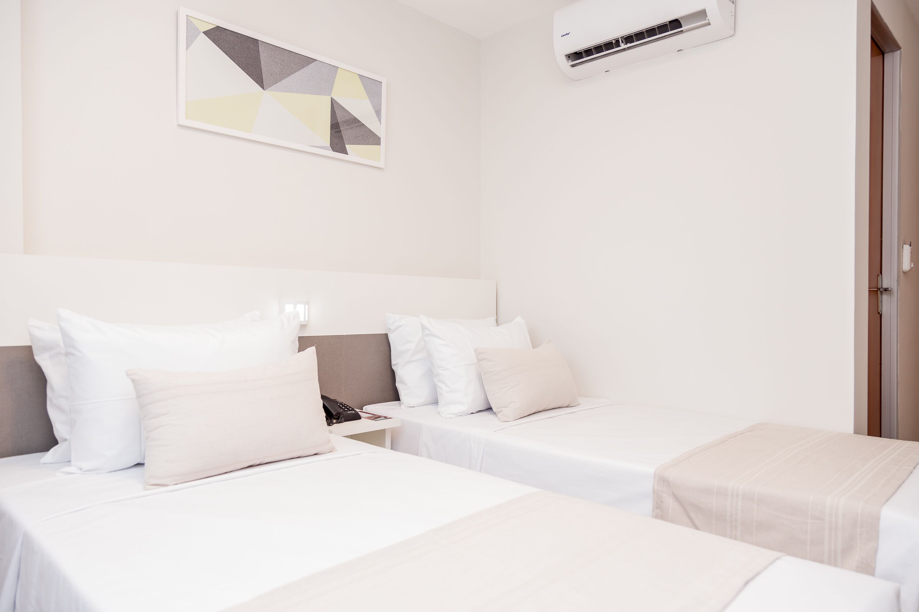 standard twin room | minibar, desk, free wifi, bed sheets