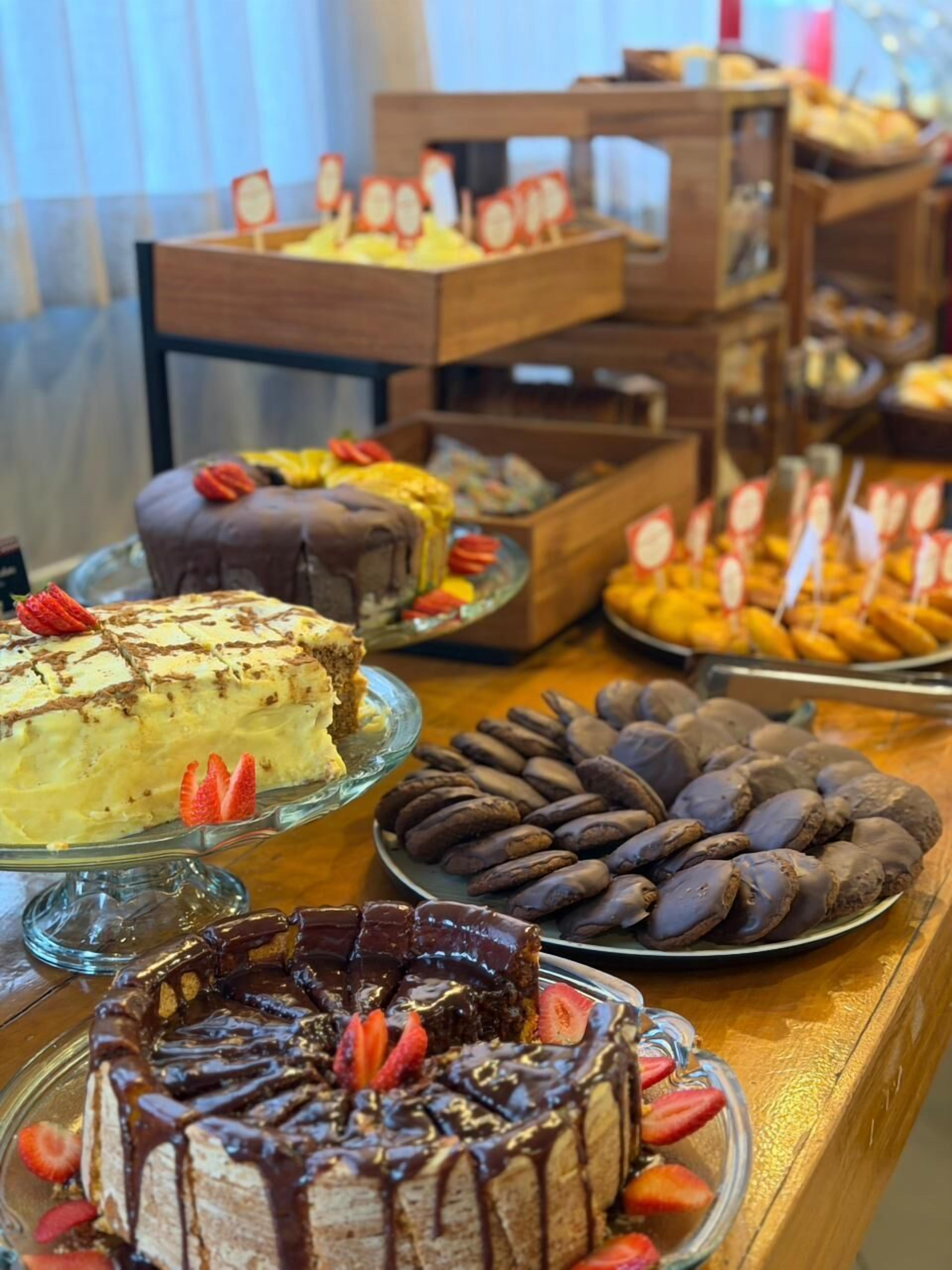Café da manhã com buffet grátis todos os dias