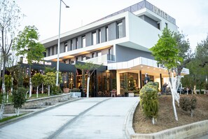 Exterior - Royal East Resort (Farkë)