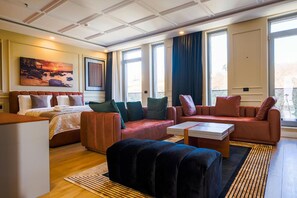 Royal Suite, 1 Double Bed, Balcony, Garden View | Living area | Flat-screen TV - Royal East Resort (Farkë)