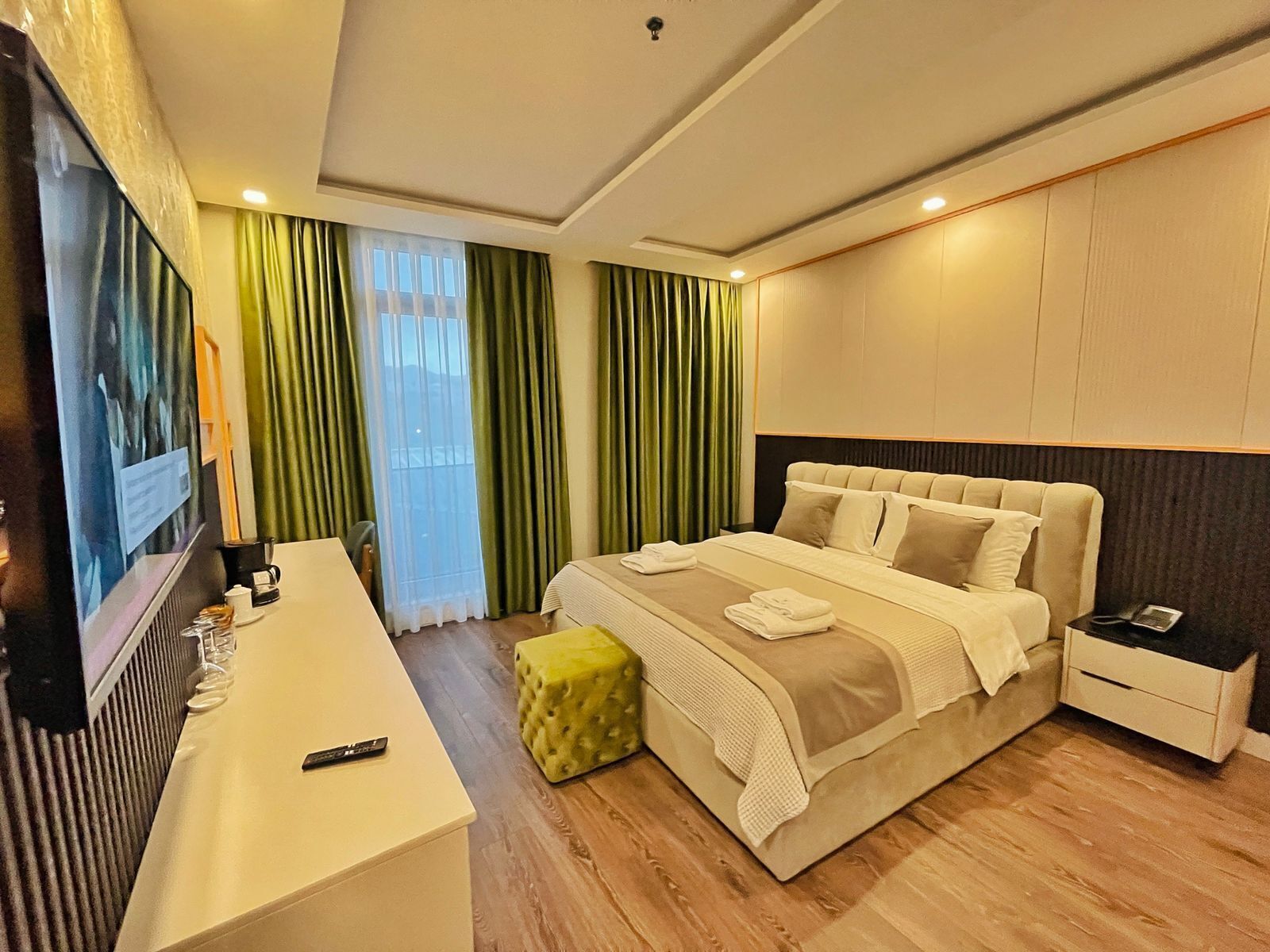 Sábanas de algodón egipcio, ropa de cama de alta calidad y minibar 
