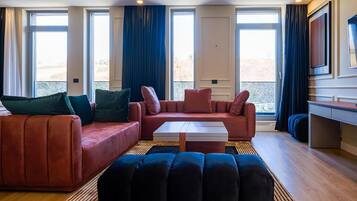 Royal Suite, 1 Double Bed, Balcony, Garden View | Egyptian cotton sheets, premium bedding, minibar, desk