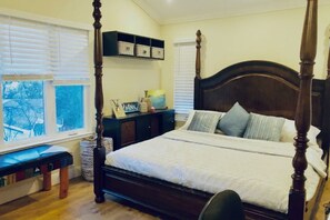 3 bedrooms, desk, iron/ironing board, free WiFi