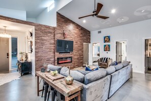 TV, fireplace