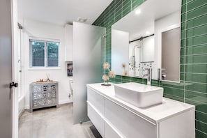 Combined shower/tub, hair dryer, towels, soap