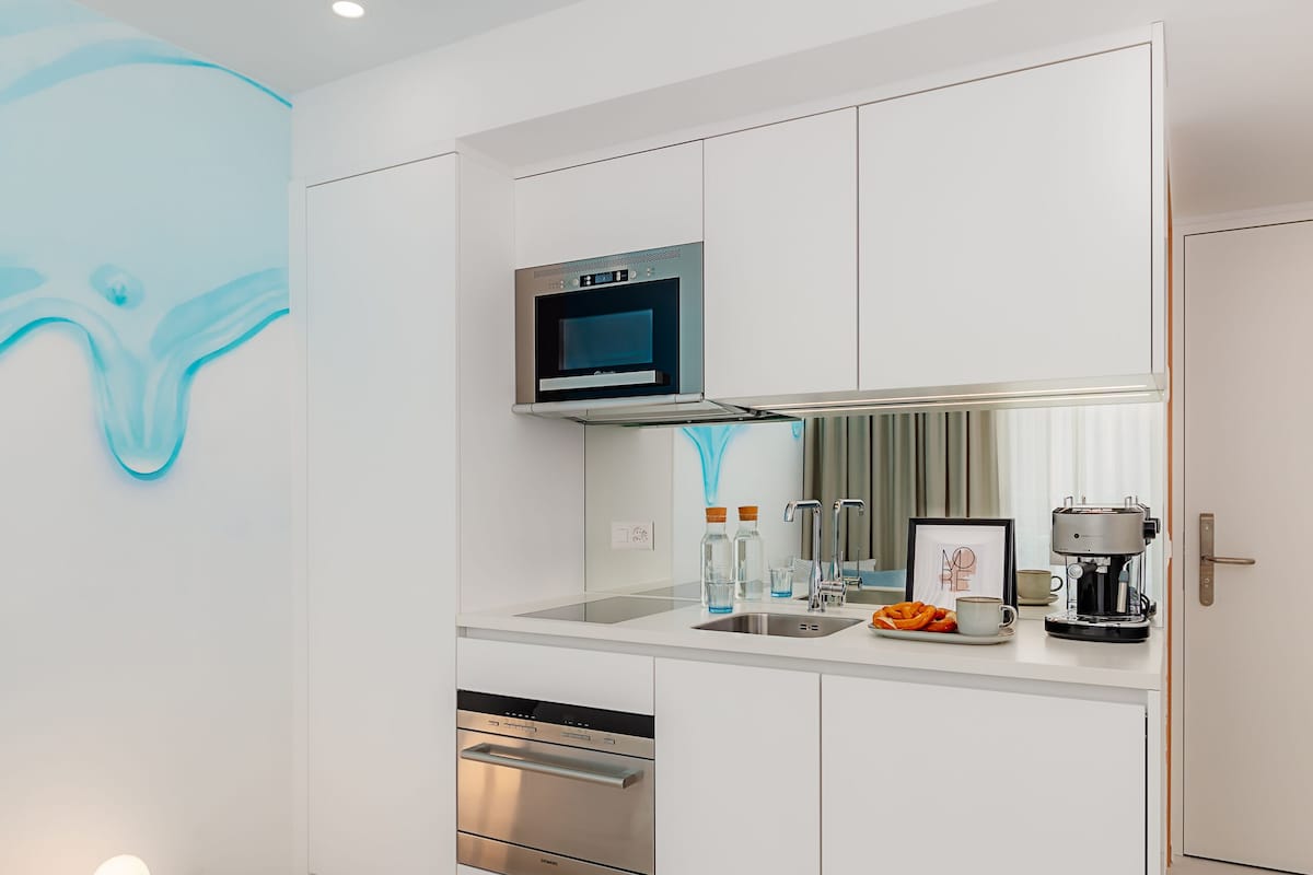 Mini-fridge, microwave, stovetop, dishwasher