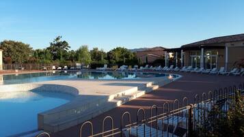 Piscine extérieure, piscine chauffée