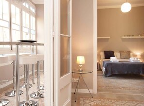 3 bedrooms, iron/ironing board, free WiFi, bed sheets - Charming apartment in a real Barcelona surrounding (Barcelona)
