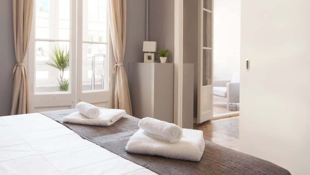 3 bedrooms, iron/ironing board, WiFi, bed sheets - Nice 6 Px Spacious Home in Eixample (Barcelona)
