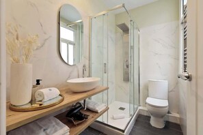 淋浴設備、風筒、提供毛巾