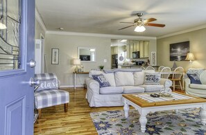 Smart TV, fireplace, DVD player