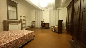 A bedroom with a bed, a chair, a desk, a wardrobe, and a mirror. - 80 m2 in a quiet, cool location, with double rooms, terrace and olive grove. (Aix-en-Provence)