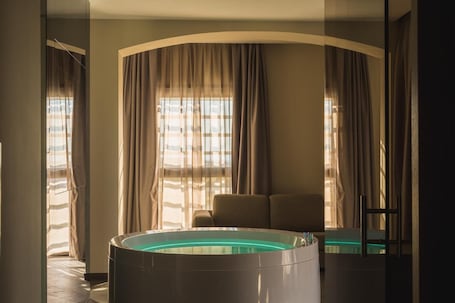 Couples treatment rooms, body treatments, body wraps, body scrubs