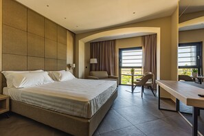 Superior-Doppel- oder -Zweibettzimmer | Minibar, Zimmersafe, Schreibtisch, Verdunkelungsvorhänge