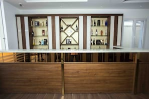 2 bars/lounges - San Marino Hotel (Accra)