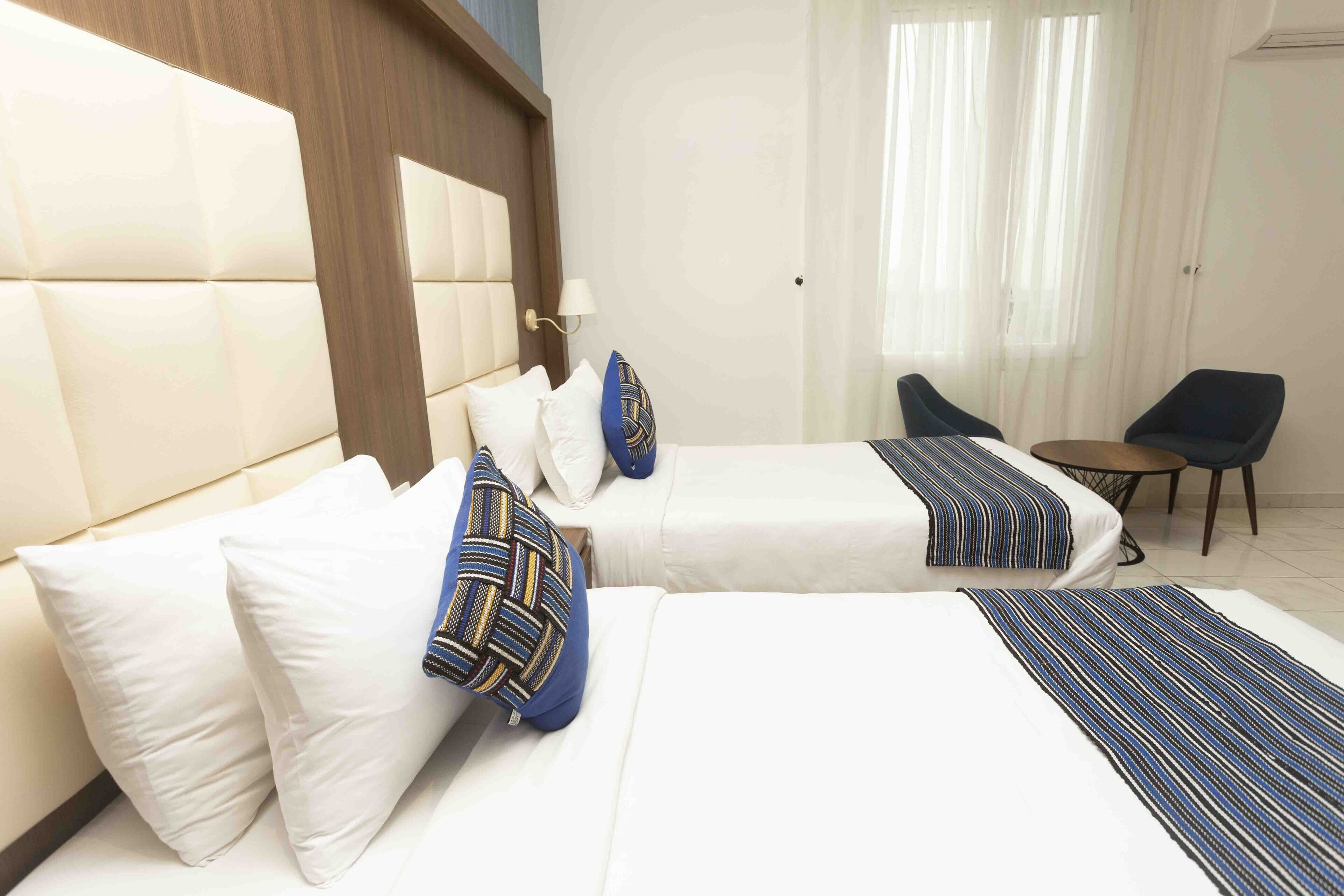Quarto duplo standard, vista para a cidade | Roupas de cama premium, cofres nos quartos, individualmente decorados