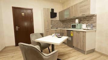 Grand Penthouse, 1 Bedroom, Balcony, City View | Private kitchenette