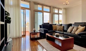 Deluxe Apartment, 3 Bedrooms, Sea View | Living area