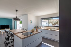 Kühlschrank, Mikrowelle, Ofen, Geschirrspüler